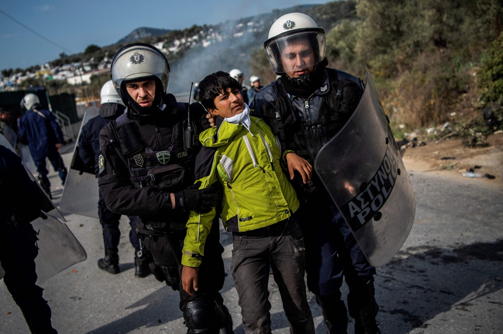 Pengungsi Afghanistan: Pasukan Keamanan Yunani Pukuli Para Imigran, Rampas Barang Pribadi Mereka